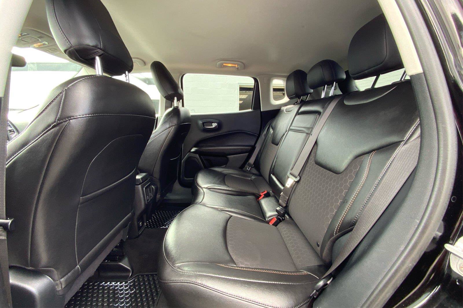 Used 2020 Jeep Compass Latitude w/ Cold Weather Group AWD/4WD image 11