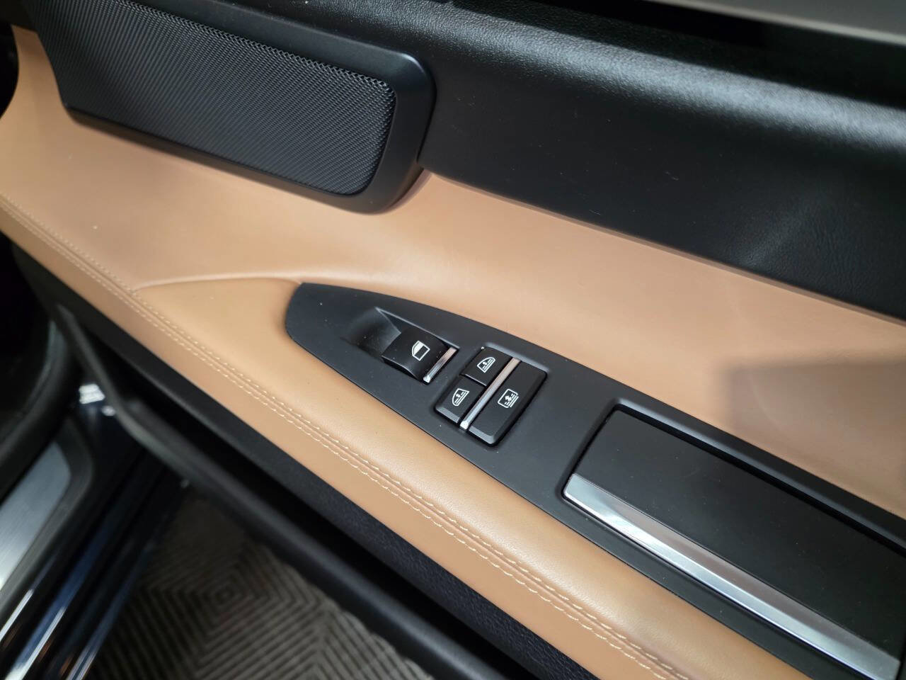 Used 2015 BMW 750Li image 32