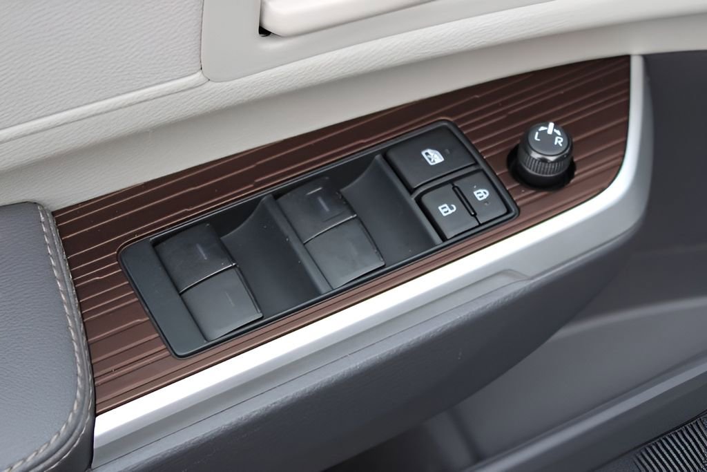 Certified 2023 Toyota Sienna LE image 16