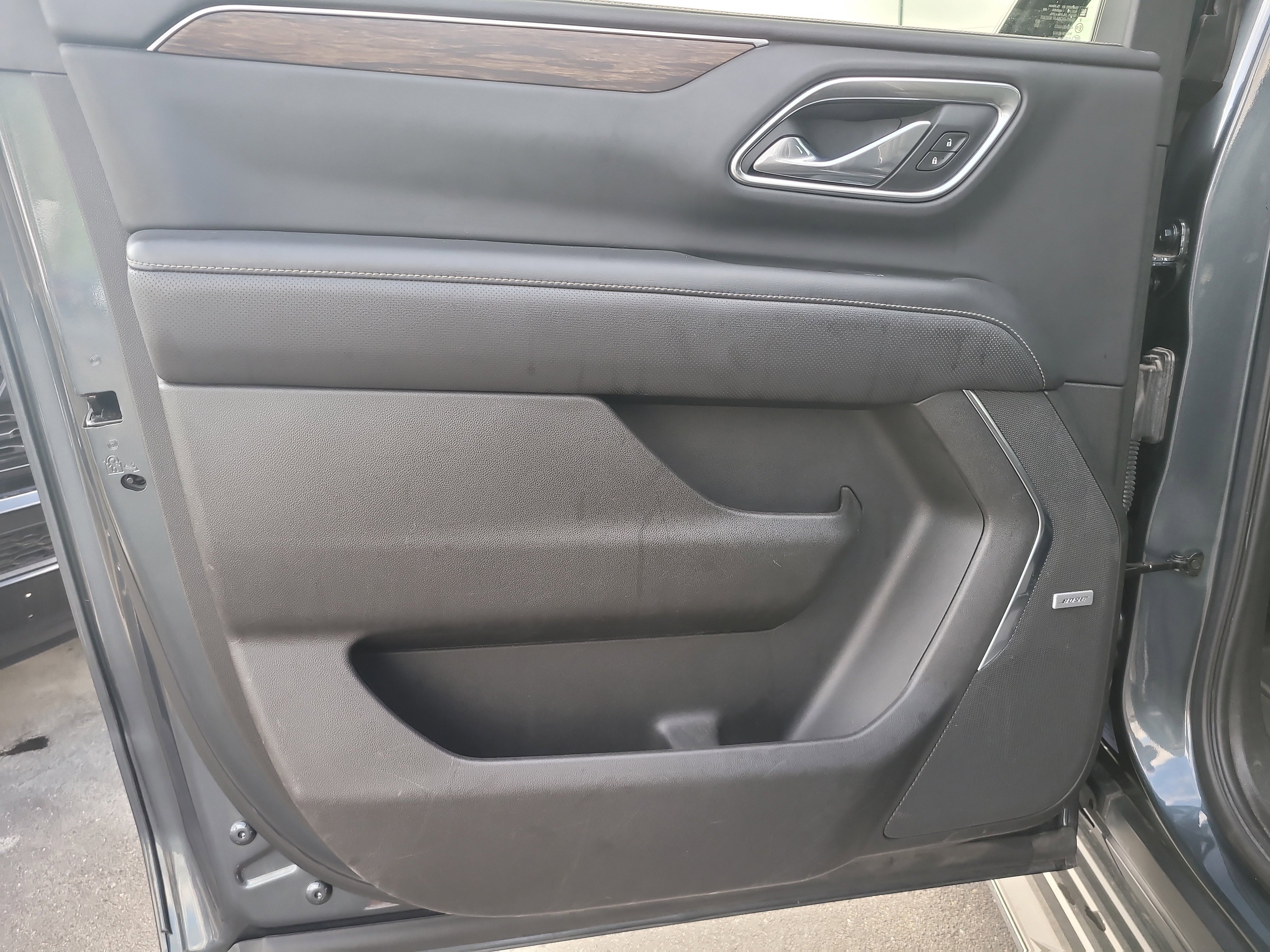 Used 2021 Chevrolet Suburban Premier w/ Premium Package image 10