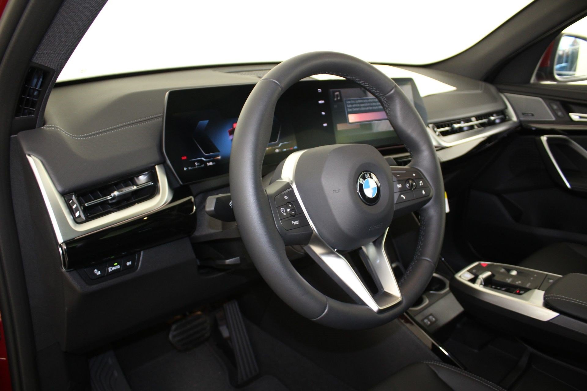 New 2026 BMW X2 xDrive28i w/ Convenience Package AWD/4WD image 4