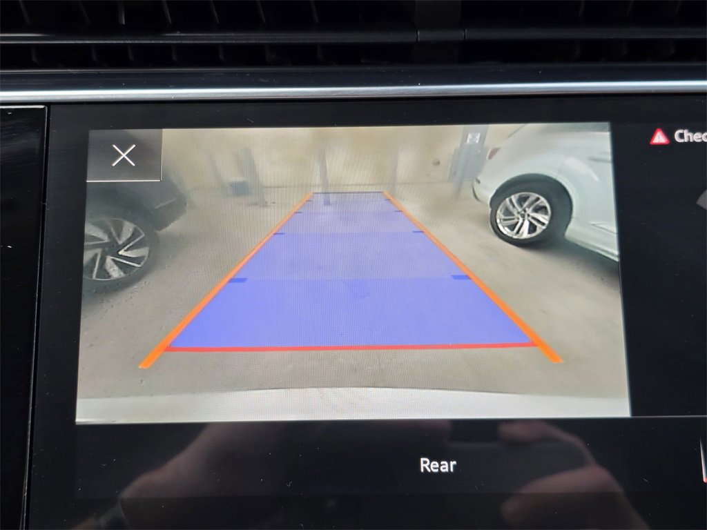 Used 2022 Audi Q8 Premium image 14