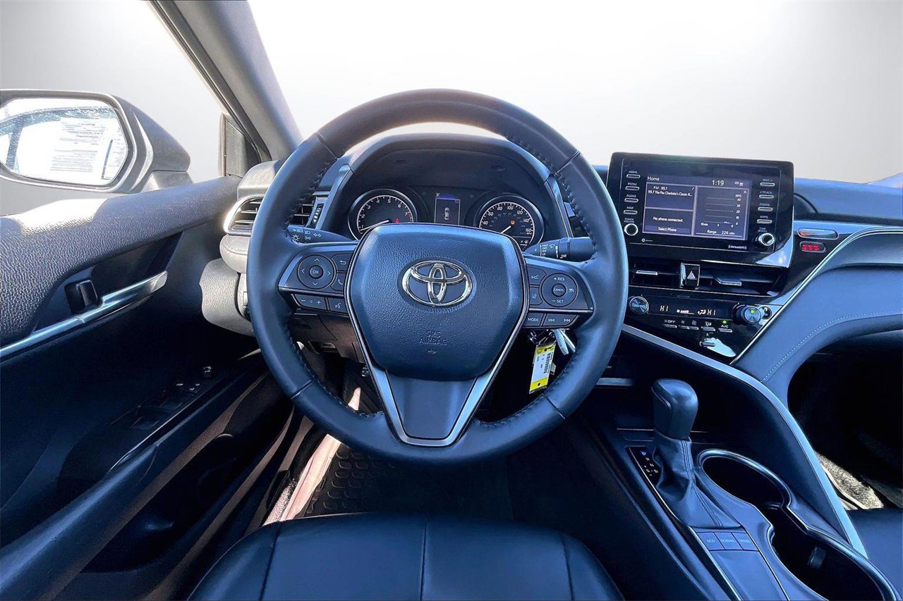 Used 2024 Toyota Camry SE image 11