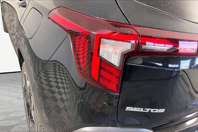 Used 2024 Kia Seltos EX FWD image 17