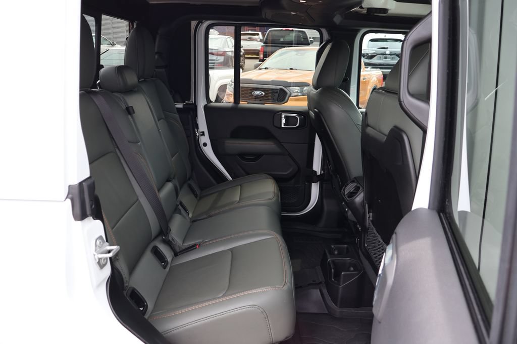 Used 2024 Jeep Gladiator Mojave AWD/4WD image 25