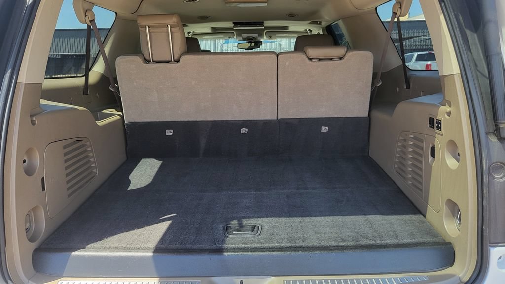 Used 2017 Chevrolet Suburban LT RWD image 15