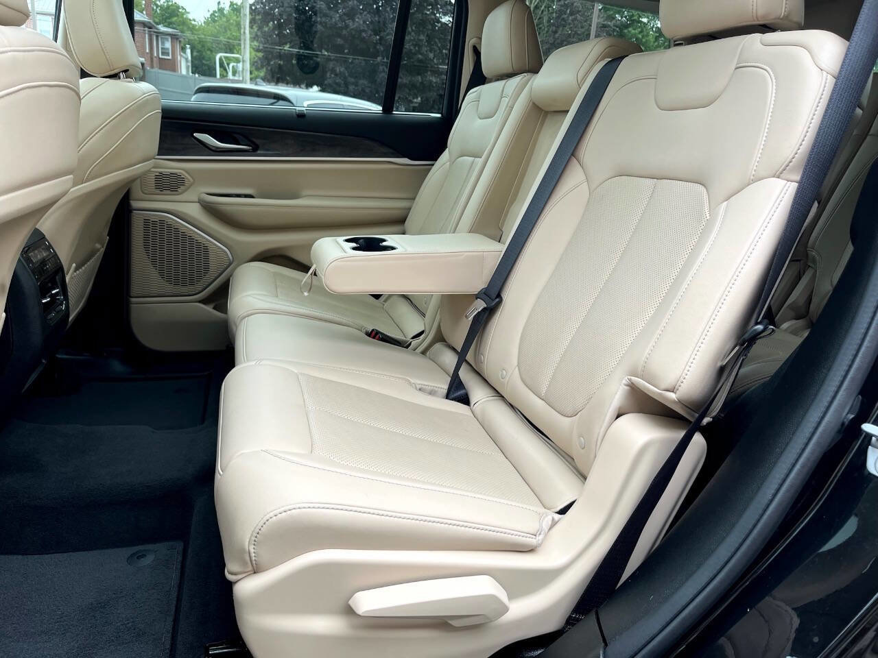 Used 2022 Jeep Grand Cherokee L Limited w/ Luxury Tech Group II image 13