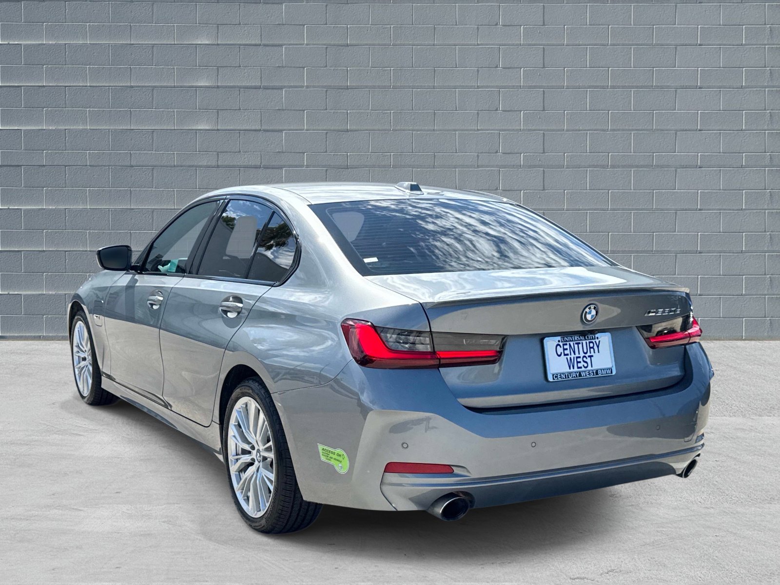Used 2023 BMW 330e w/ Premium Package RWD image 3