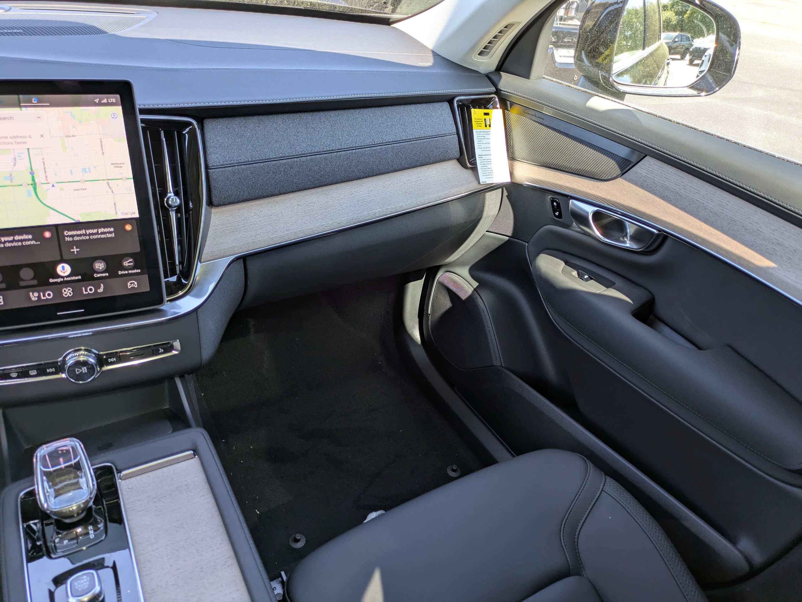 New 2026 Volvo XC90 T8 Plus w/ Protection Package Premier AWD/4WD image 18