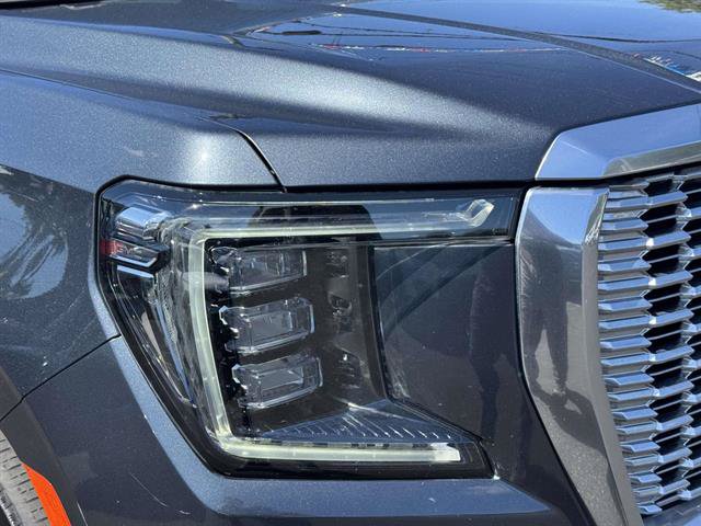 Used 2021 GMC Yukon XL Denali w/ Denali Ultimate Package AWD/4WD image 7