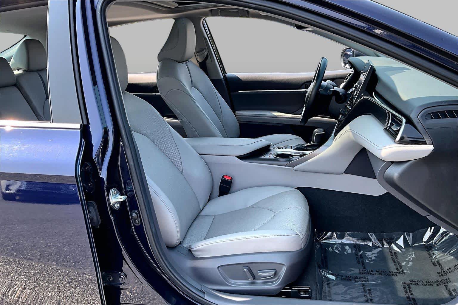 Used 2021 Toyota Camry XLE w/ Navigation Upgrade Package FWD image 9