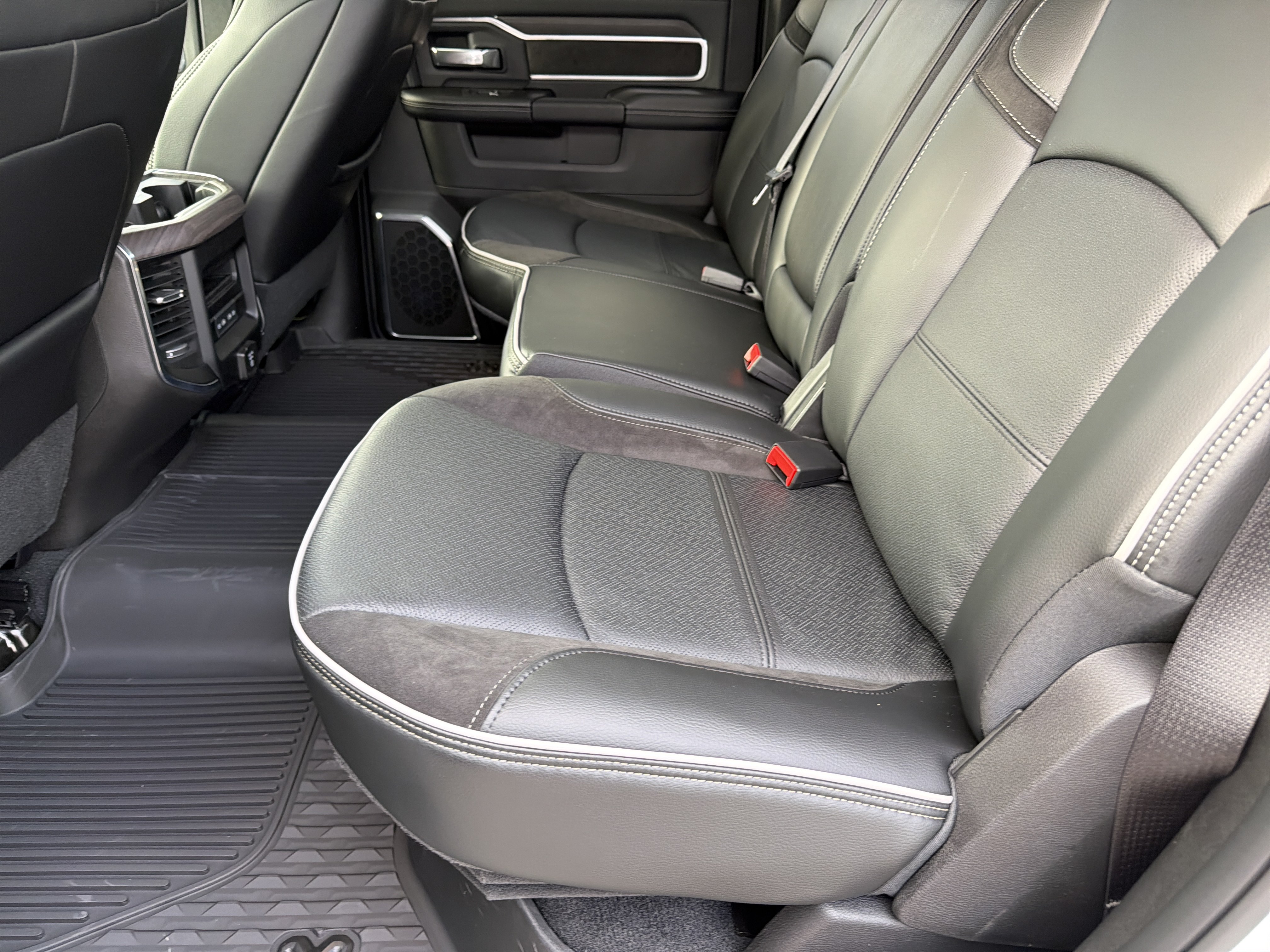 New 2026 RAM 2500 Laramie w/ Night Edition AWD/4WD image 19
