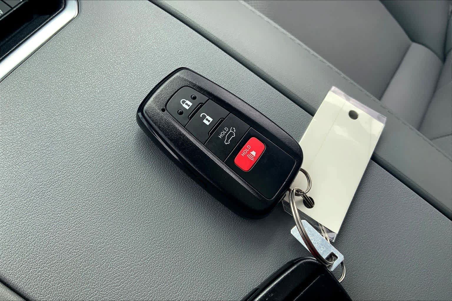Used 2022 Toyota Highlander Limited AWD/4WD image 29