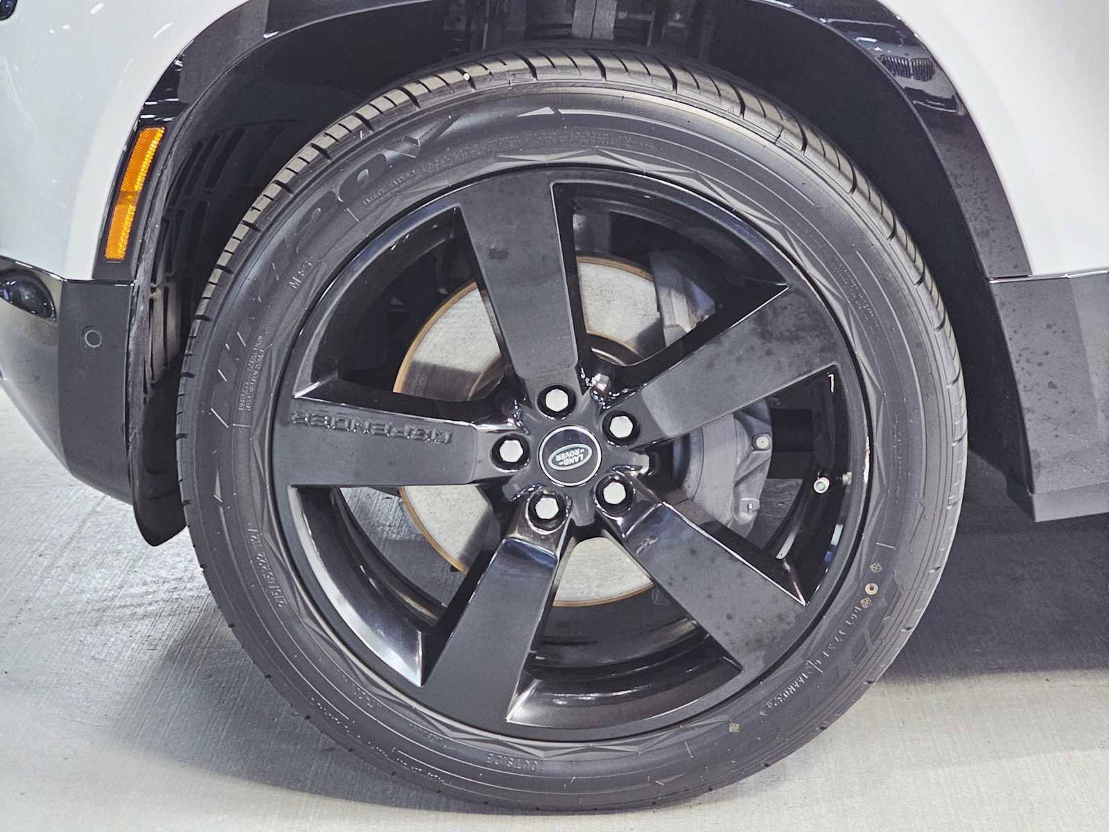 Used 2024 Land Rover Defender 130 X-Dynamic SE image 8