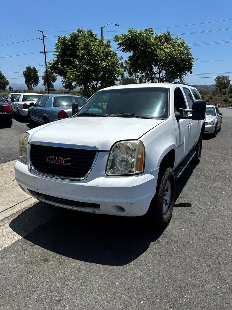 Used 2009 GMC Yukon XL 2500 w/ Skid Plate Package image 1