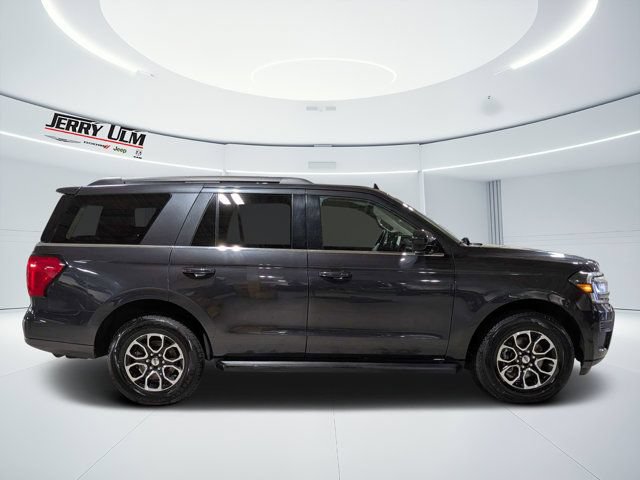 Used 2024 Ford Expedition XLT RWD image 2