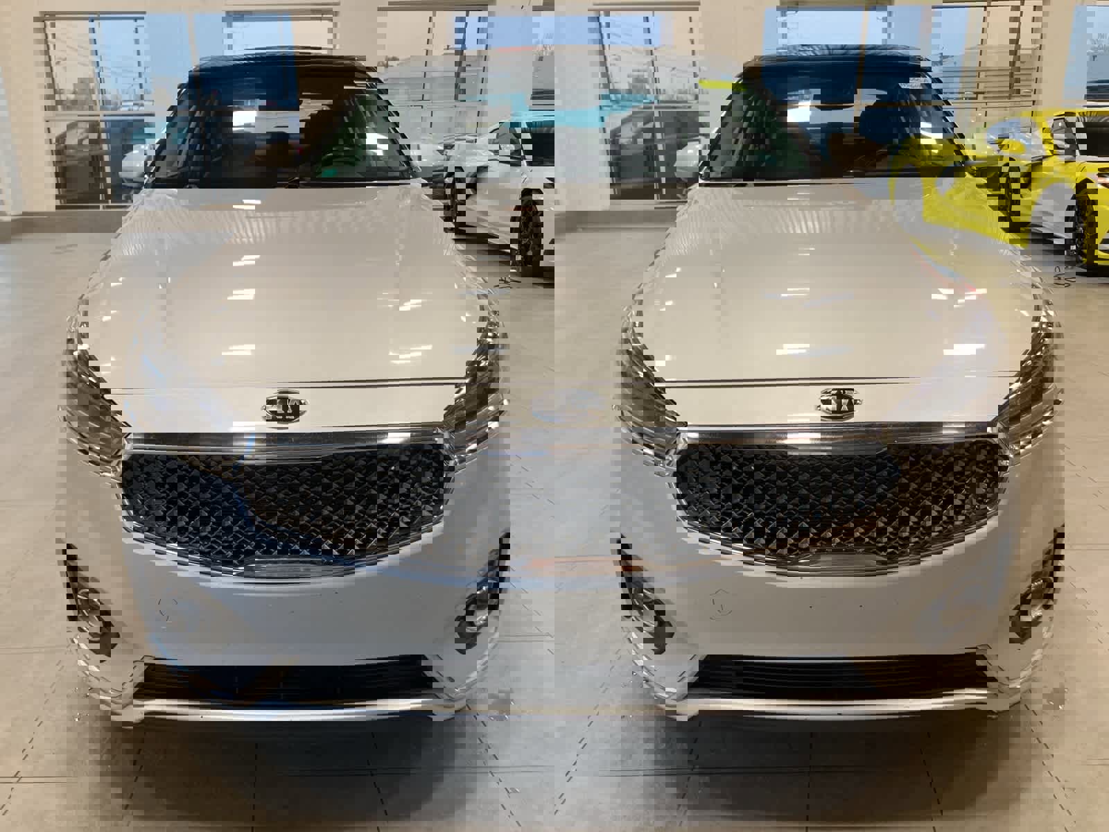 Used 2017 Kia Cadenza Premium w/ Luxury Package image 2