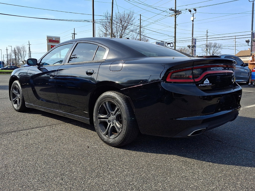 Used 2016 Dodge Charger SE w/ Popular Equipment Group image 2
