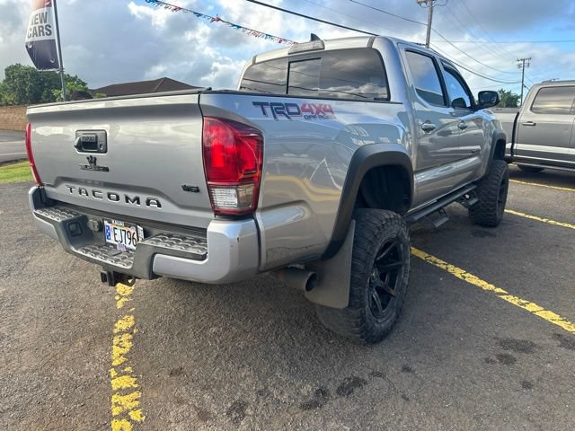 Used 2017 Toyota Tacoma TRD Off-Road AWD/4WD image 7