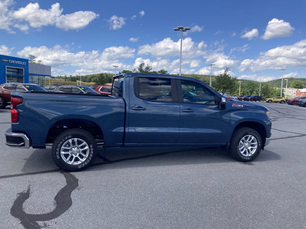New 2024 Chevrolet Silverado 1500 LT w/ Z71 Off-Road Package AWD/4WD image 8