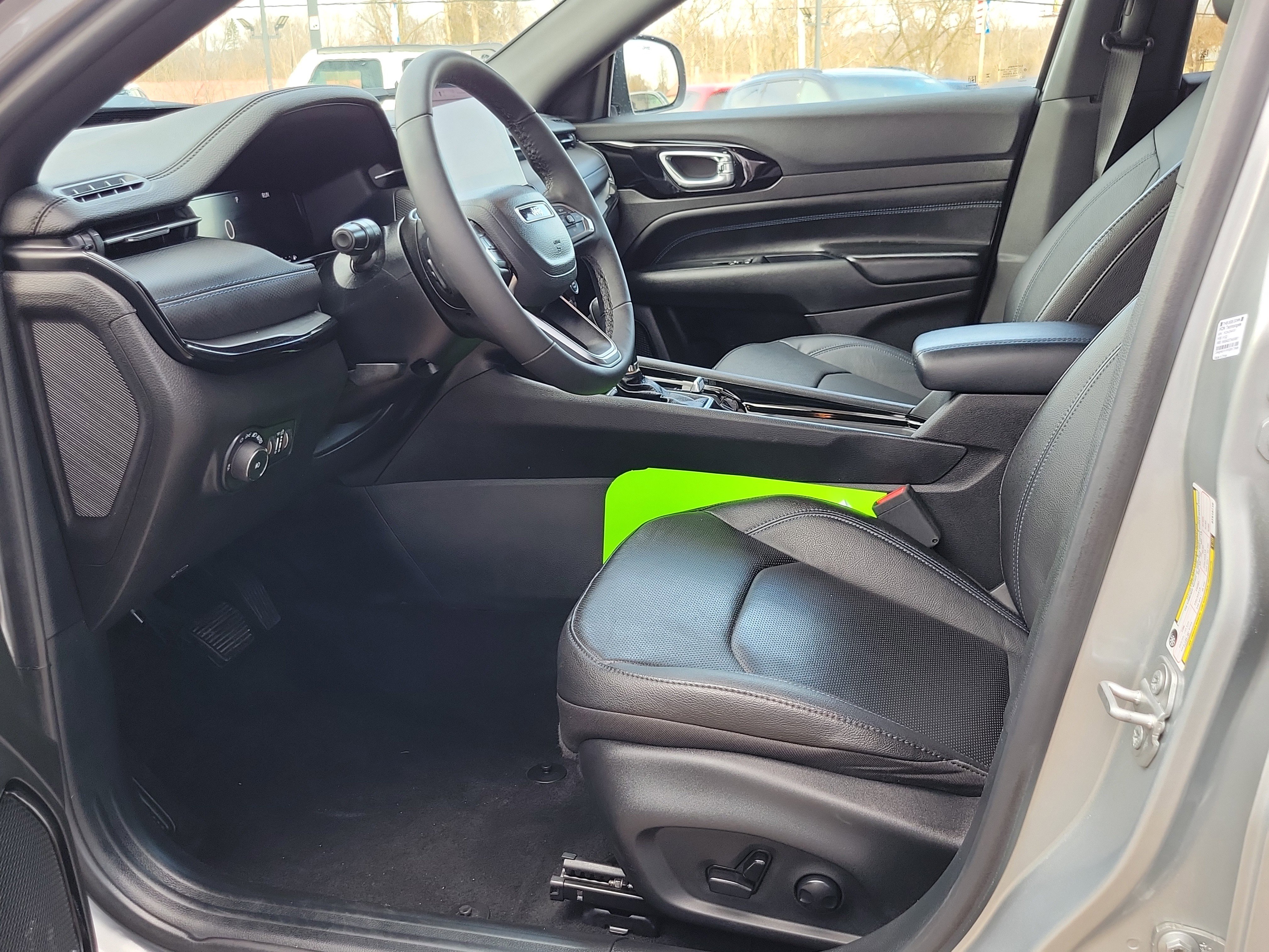 Used 2025 Jeep Compass Limited w/ Driver Assist Group I image 8