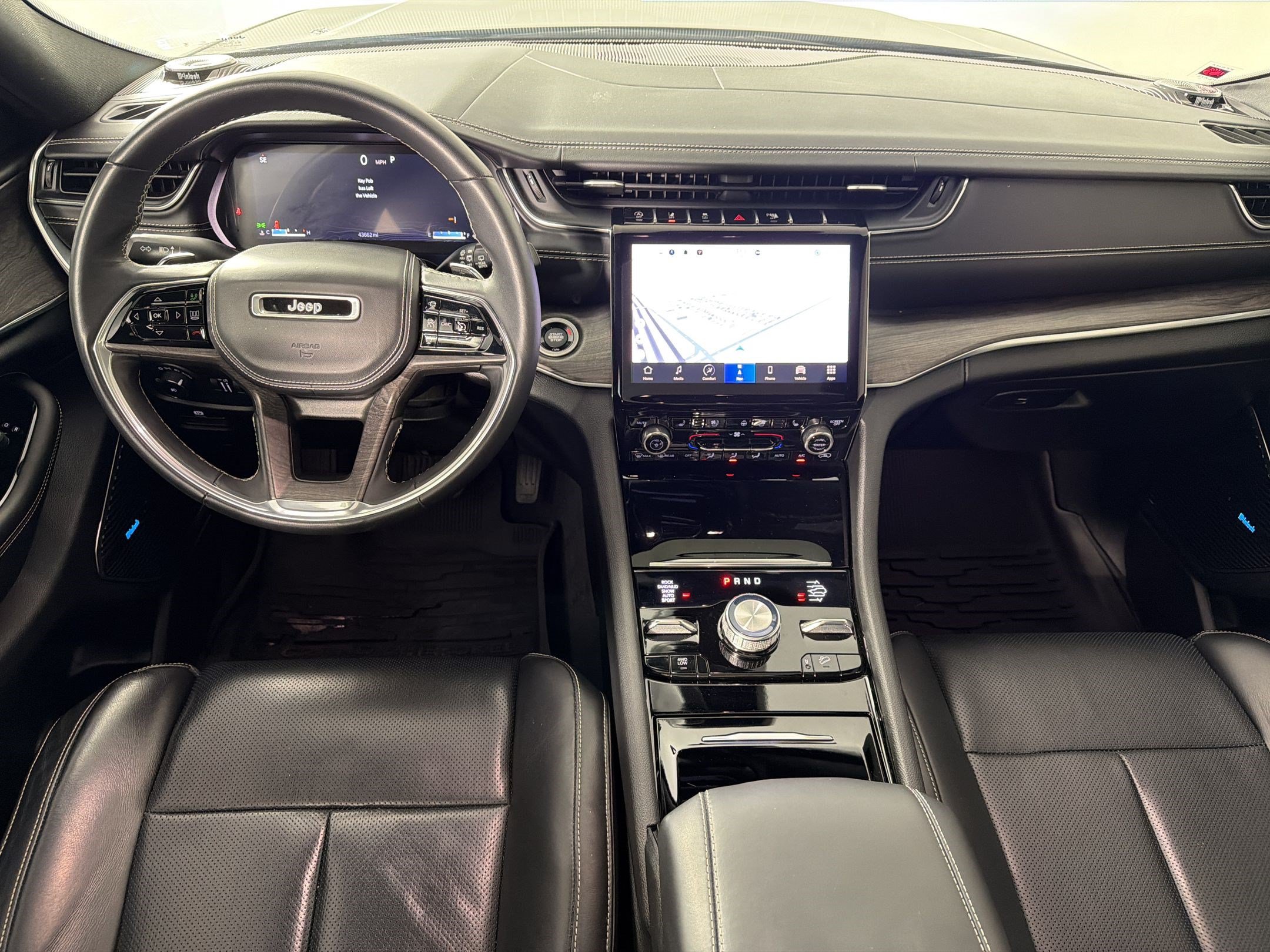 Used 2022 Jeep Grand Cherokee Overland w/ Luxury Tech Group IV AWD/4WD image 28