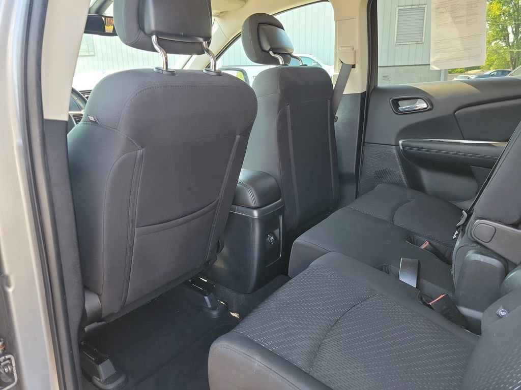 Used 2018 Dodge Journey SE w/ Connectivity Group FWD image 16