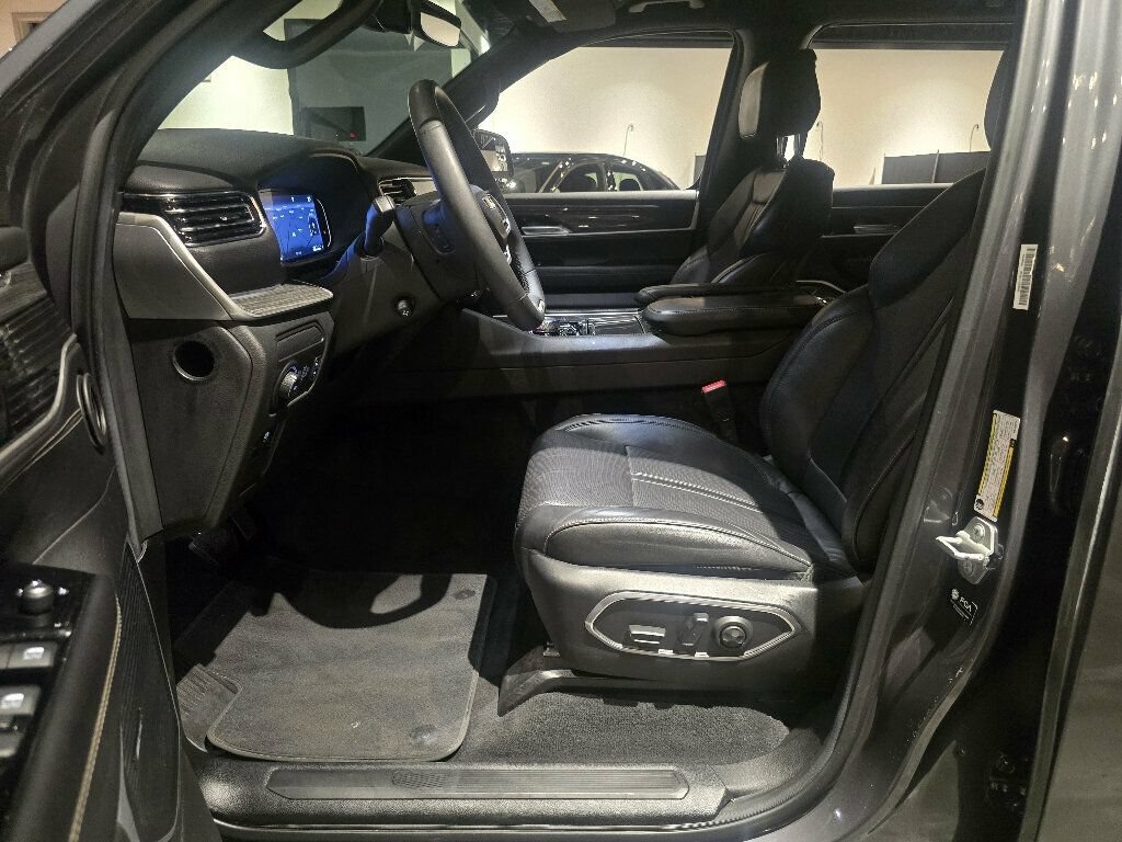 Used 2022 Jeep Wagoneer Series III w/ Flexible Seating Group AWD/4WD image 11