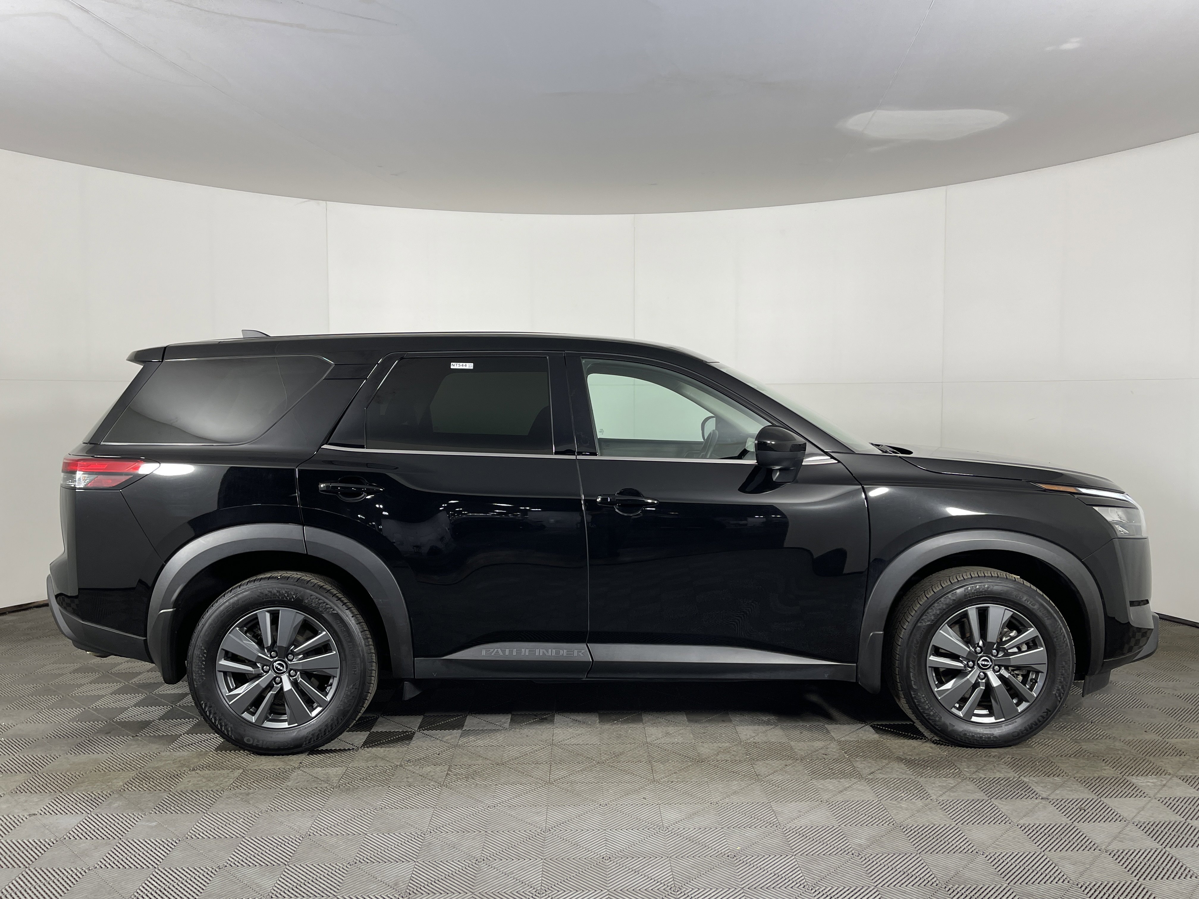 Used 2024 Nissan Pathfinder S image 5