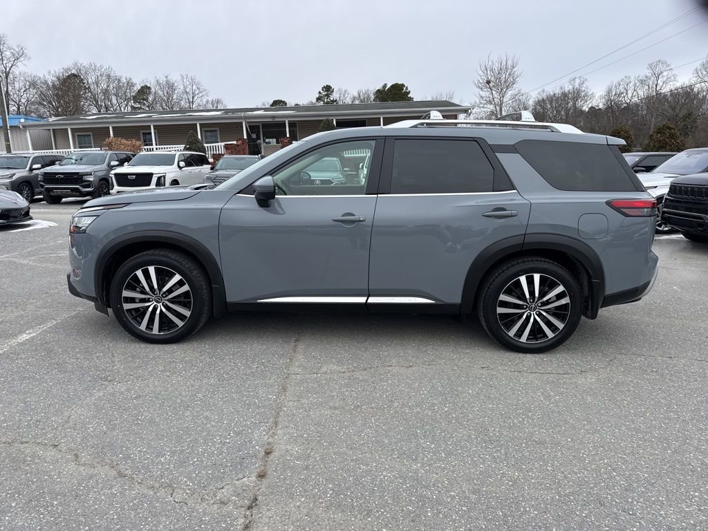 Used 2024 Nissan Pathfinder Platinum image 2