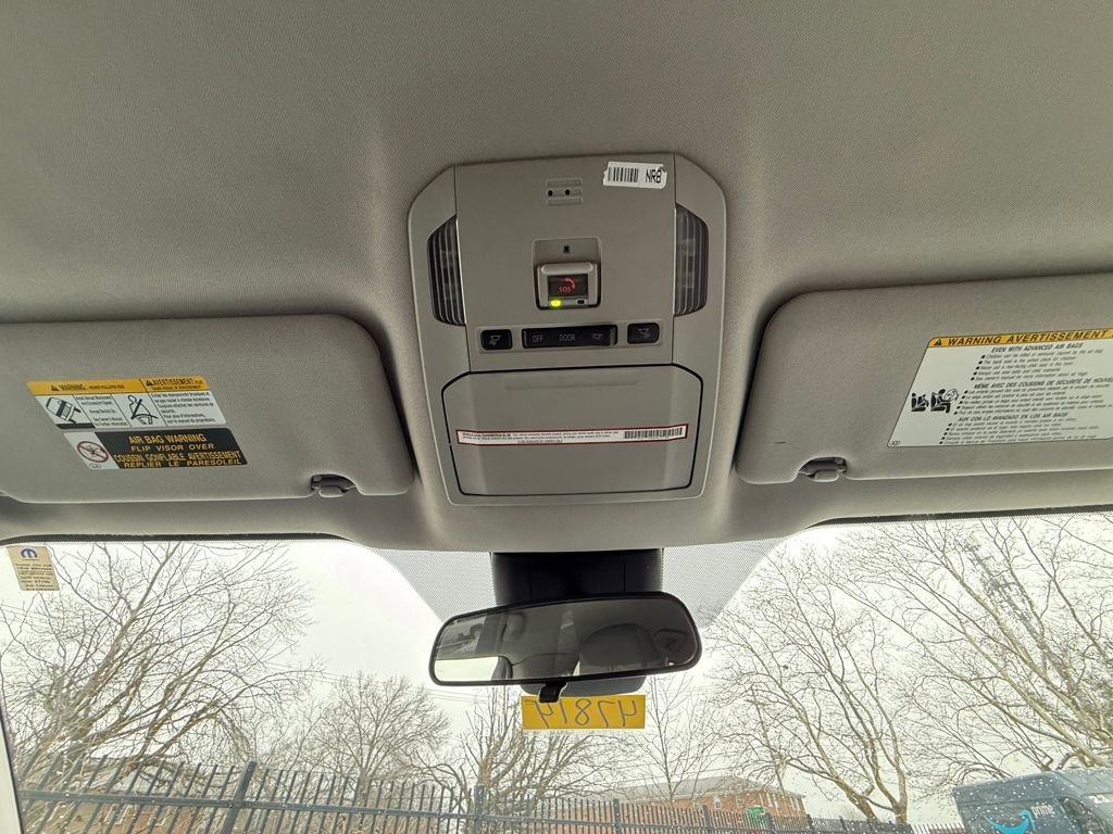 Used 2021 Toyota Highlander LE image 25