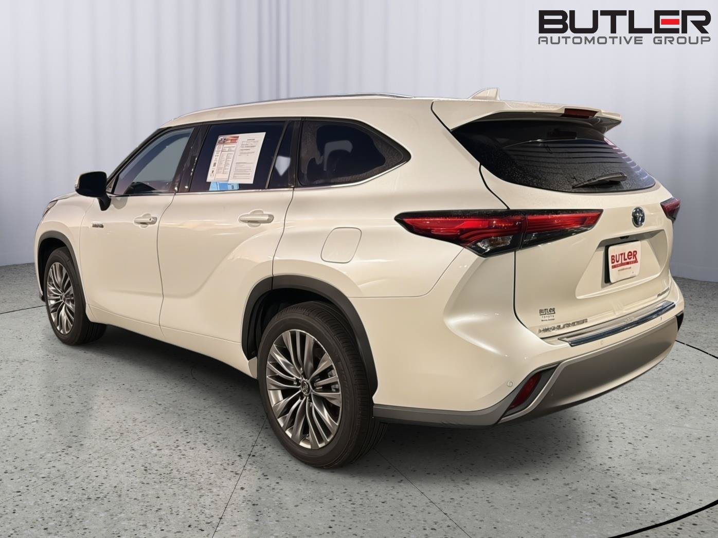 Used 2020 Toyota Highlander Platinum FWD image 4