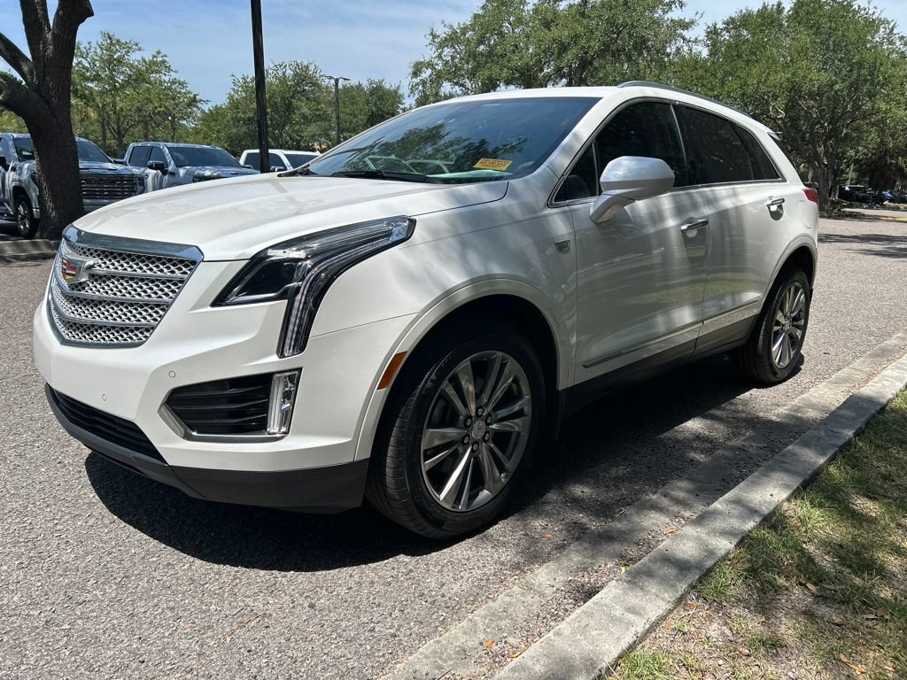 Used 2019 Cadillac XT5 Premium Luxury FWD image 2