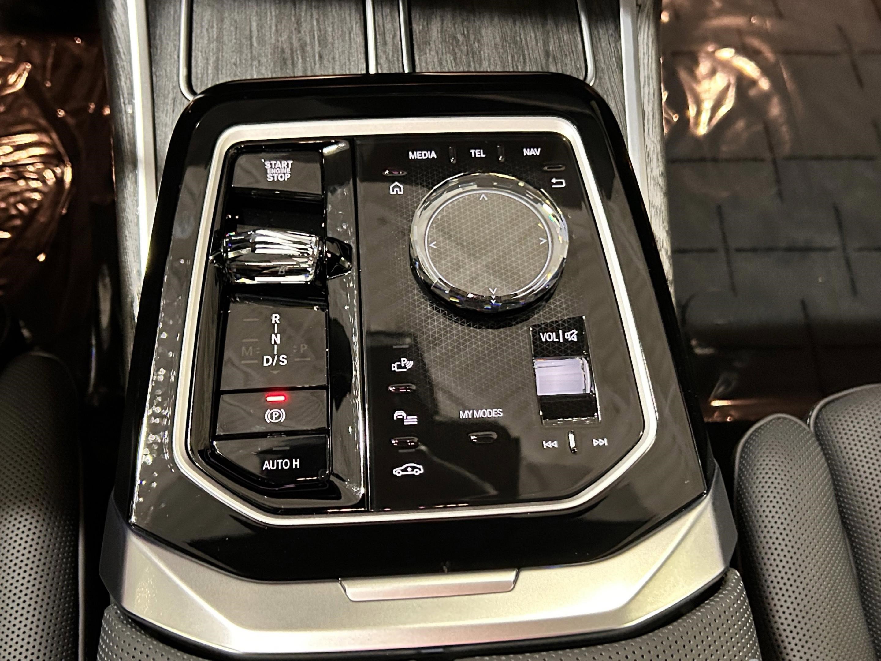 Used 2026 BMW 750e xDrive w/ Executive Package image 11