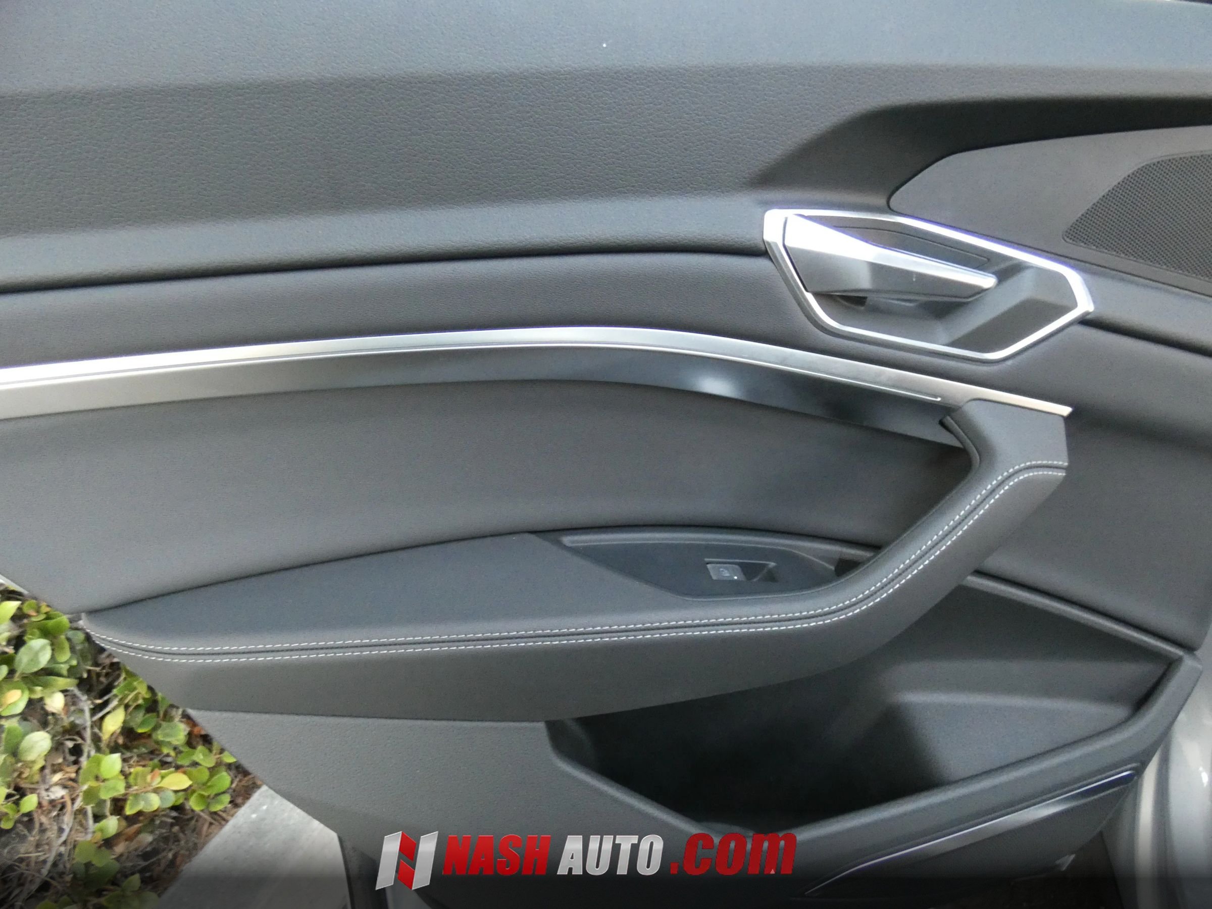 Used 2021 Audi e-tron Premium Plus AWD/4WD image 40