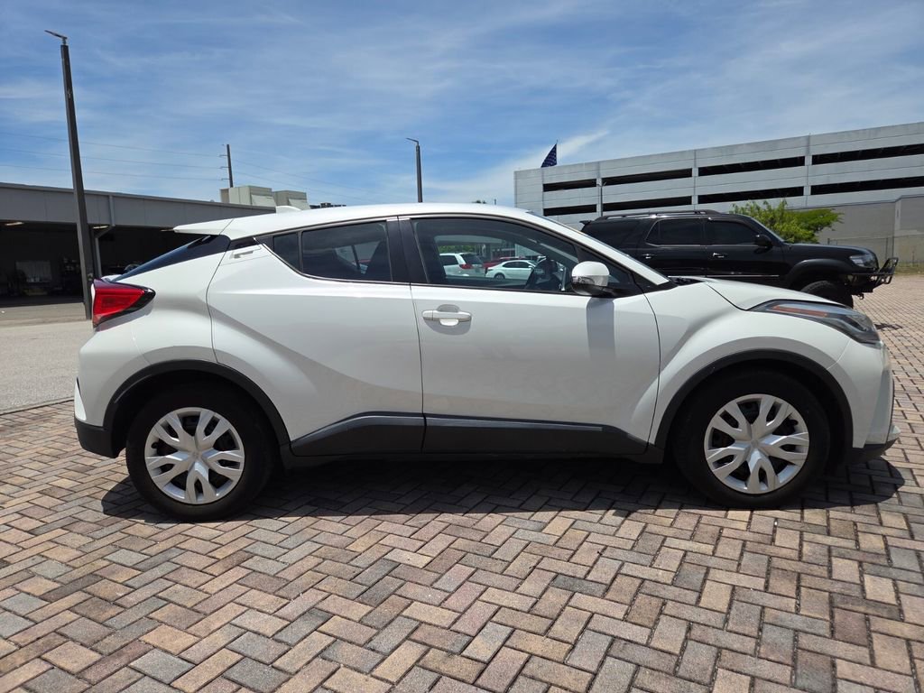 Used 2021 Toyota C-HR LE FWD image 12