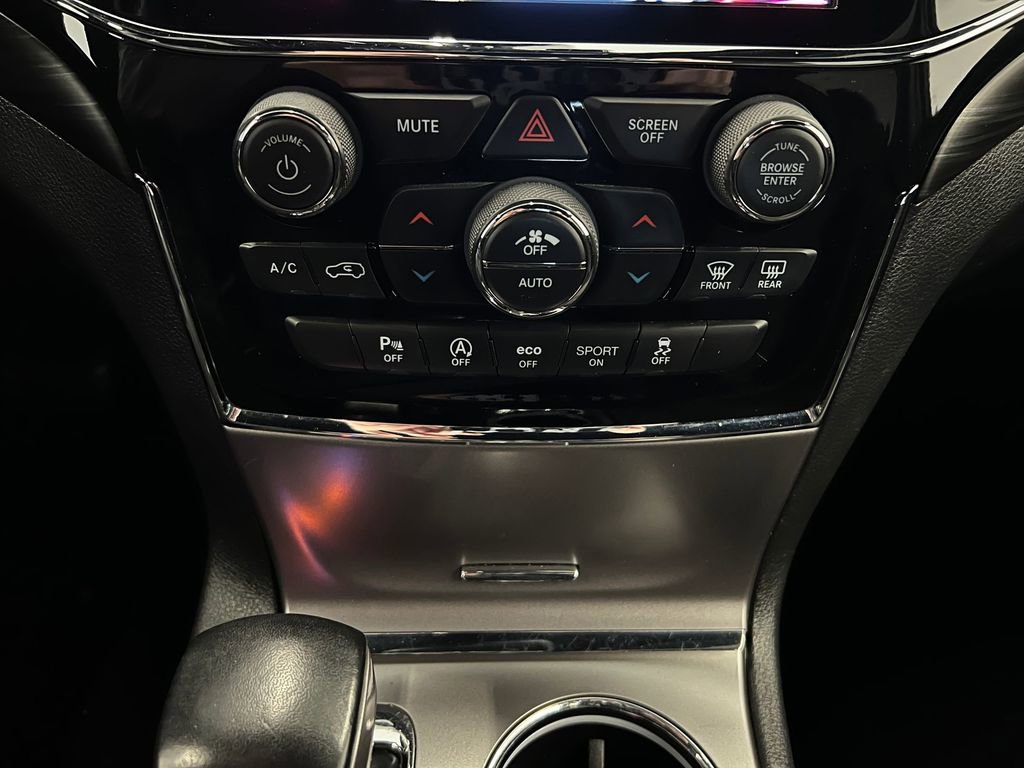 Used 2020 Jeep Grand Cherokee Laredo image 16