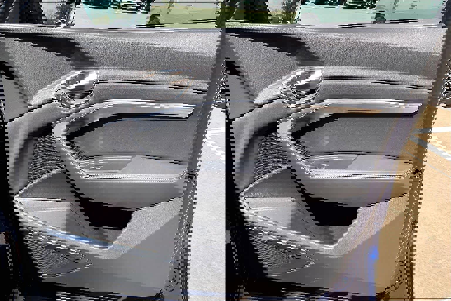 Used 2023 Audi e-tron Premium Plus w/ Premium Plus Package image 22