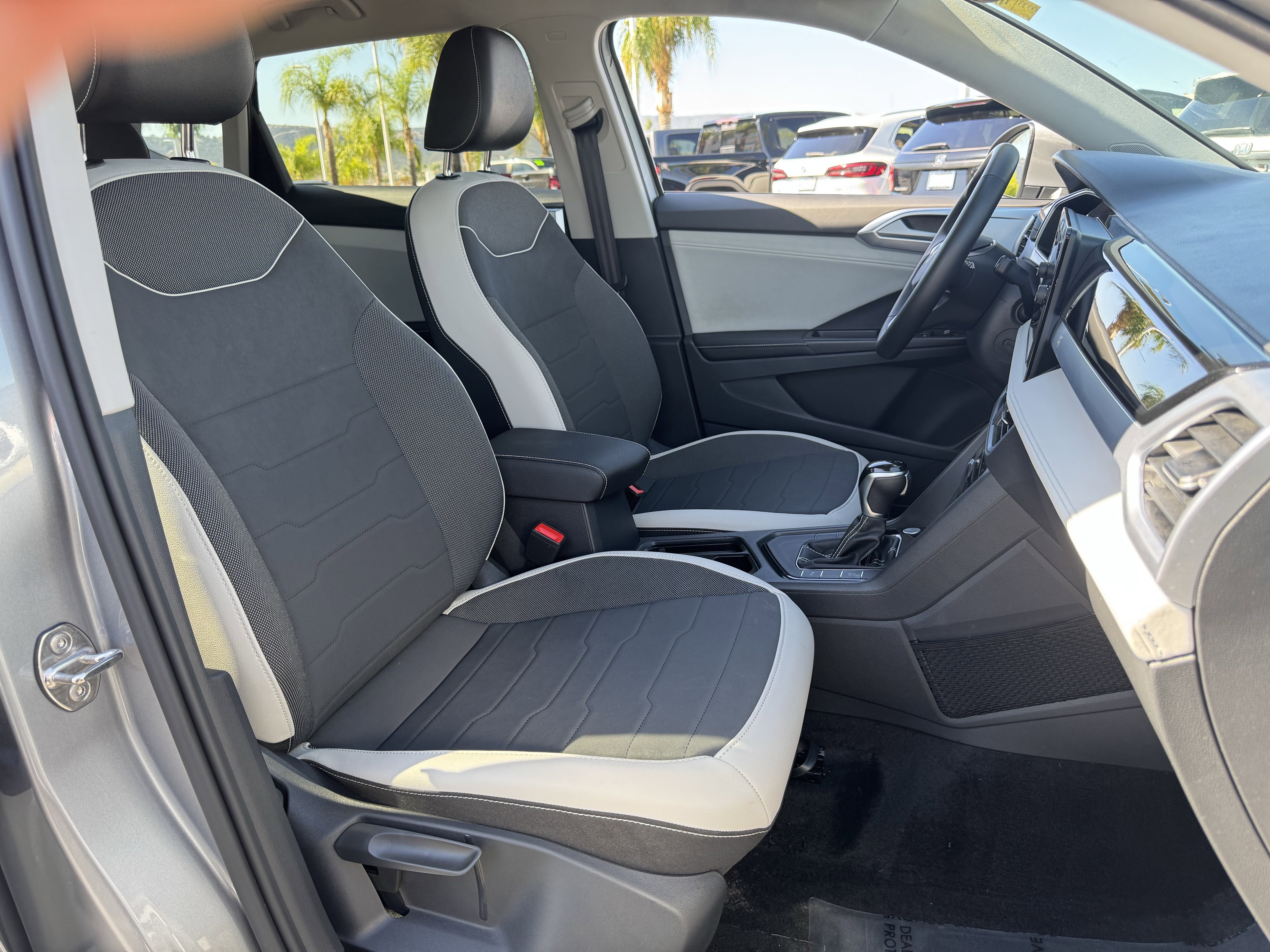 Used 2025 Volkswagen Taos SE image 35