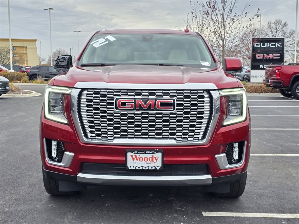 Used 2021 GMC Yukon XL Denali w/ Denali Premium Package image 3