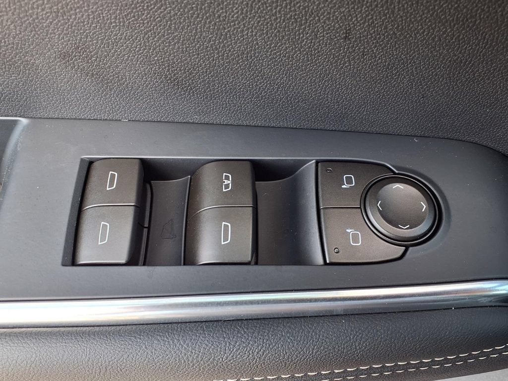 New 2027 GMC Acadia Elevation w/ Elevation Premium Package FWD image 9