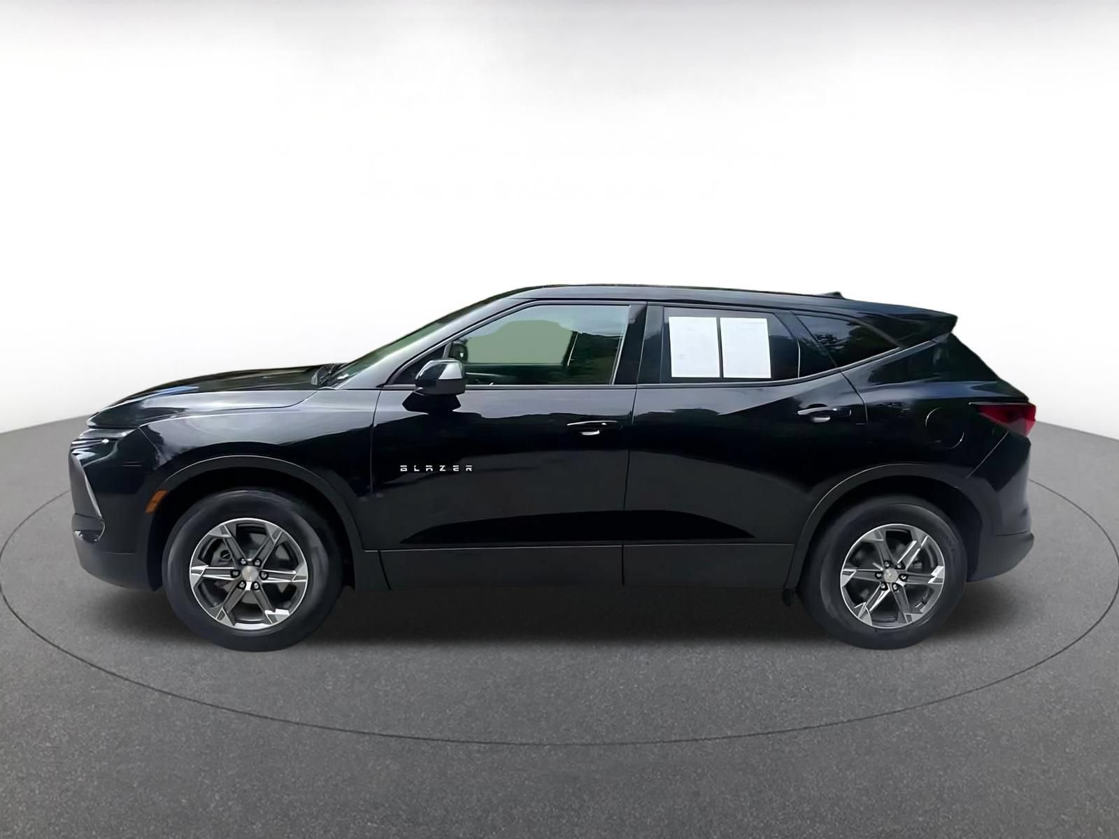 Used 2025 Chevrolet Blazer LT FWD image 8