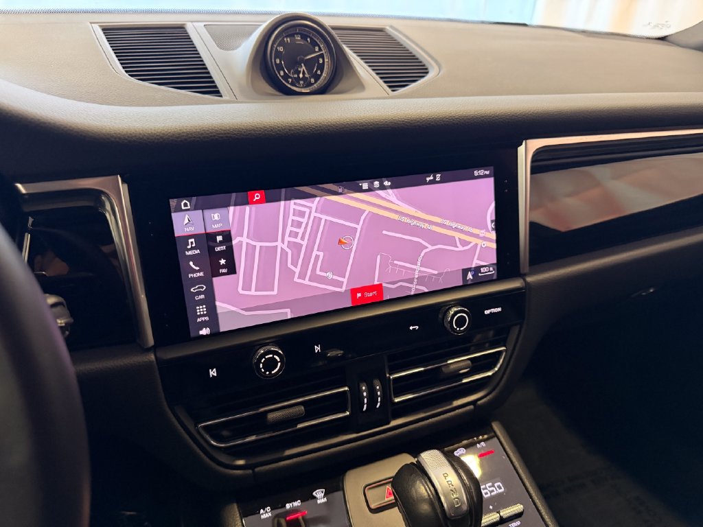 Certified 2023 Porsche Macan AWD/4WD image 23
