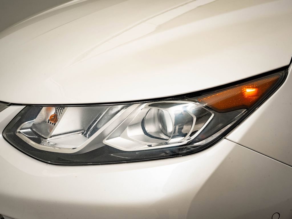 Used 2017 Chevrolet Volt Premier w/ Driver Confidence II Package FWD image 14