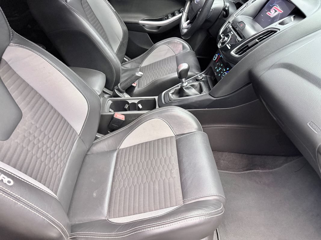 Used 2018 Ford Focus ST w/ Equipment Group 401A FWD image 12