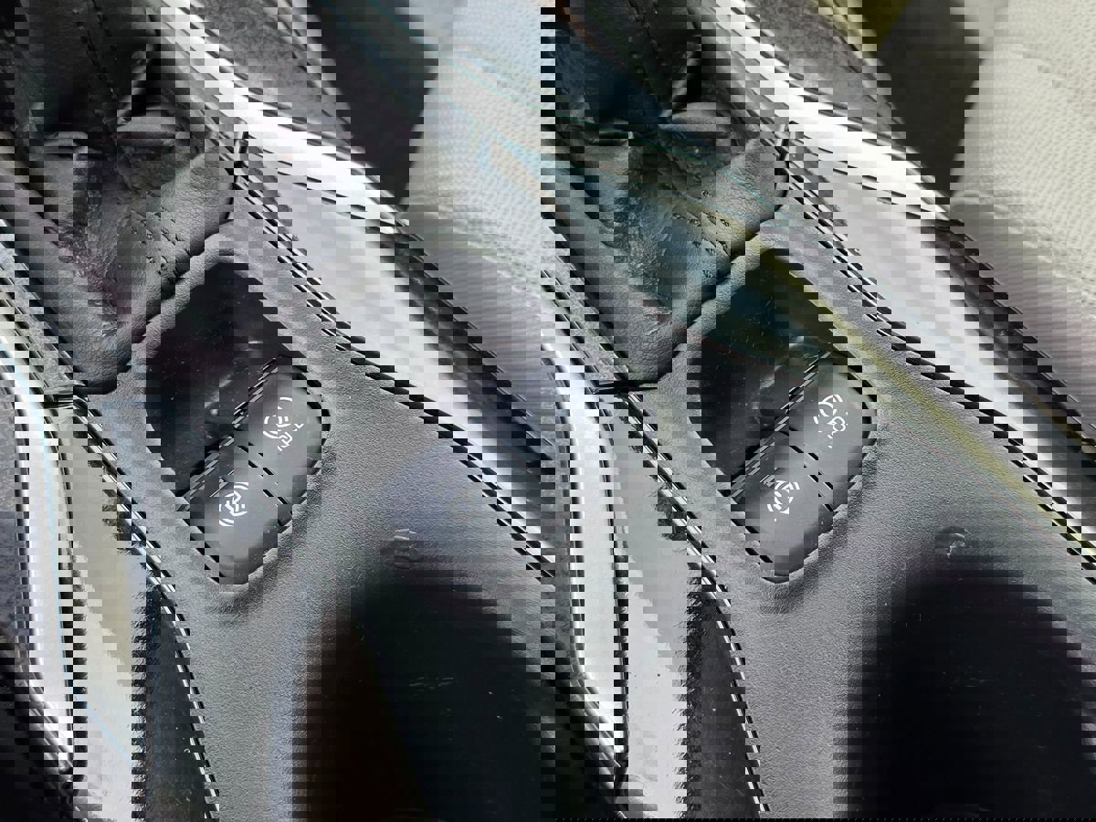 Used 2020 Toyota Corolla LE image 40