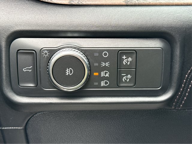Used 2020 Ford Explorer Platinum w/ Premium Technology Package AWD/4WD image 20