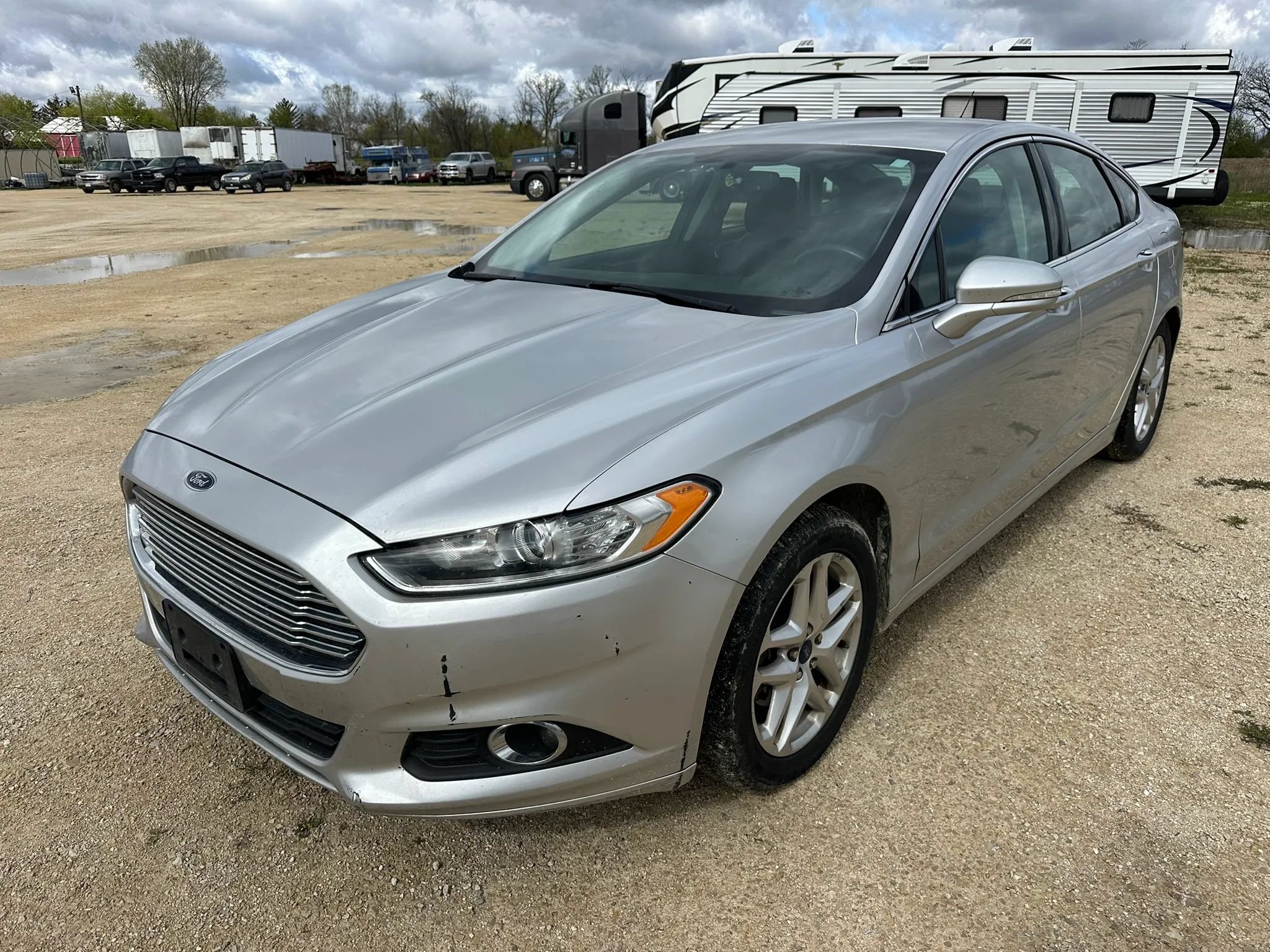 Used 2013 Ford Fusion SE FWD image 2