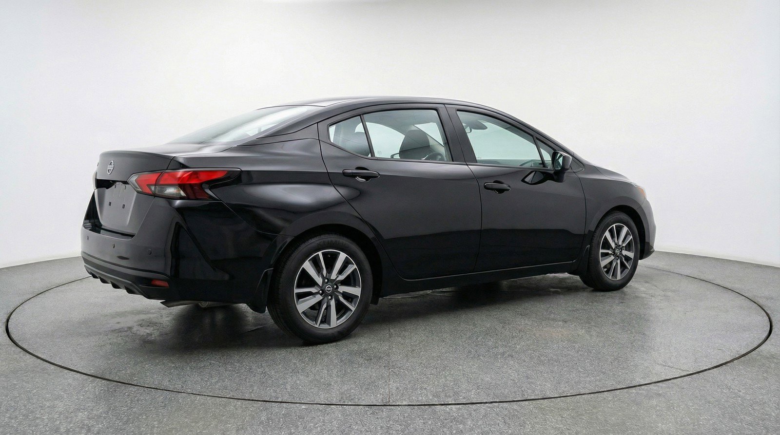 Used 2025 Nissan Versa SV FWD image 9