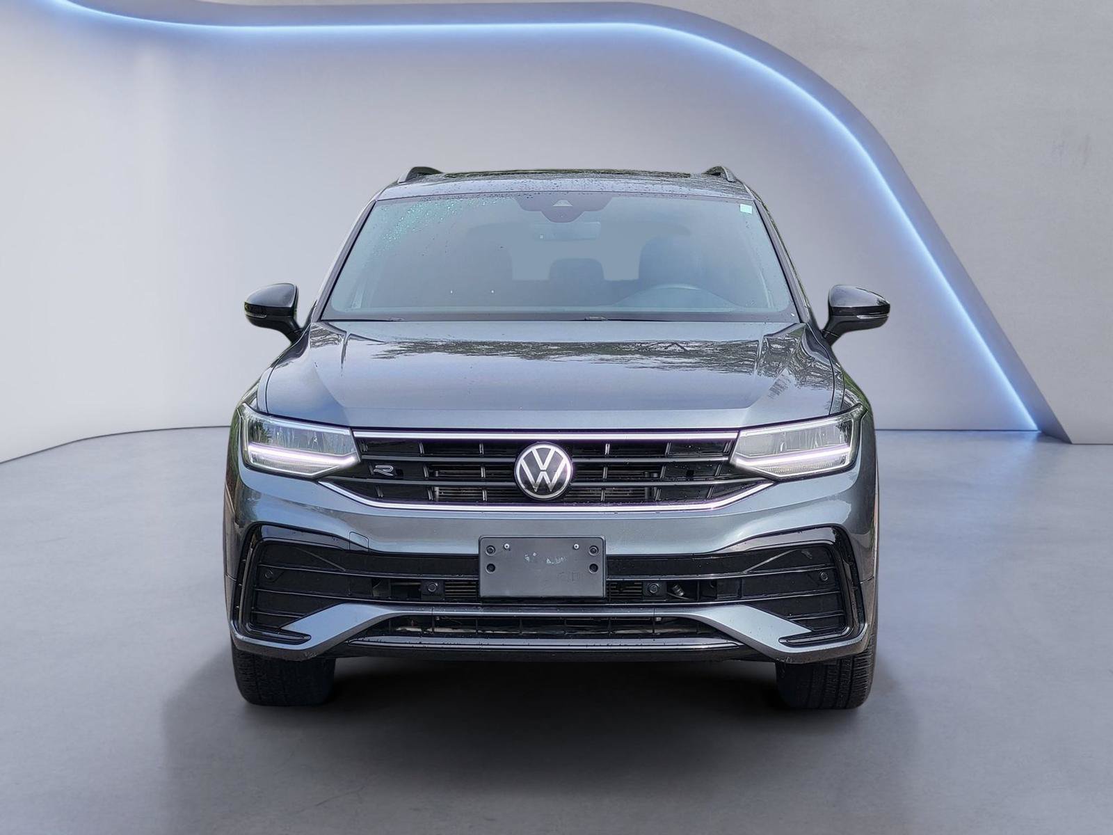 Used 2023 Volkswagen Tiguan SE R-Line AWD/4WD image 2